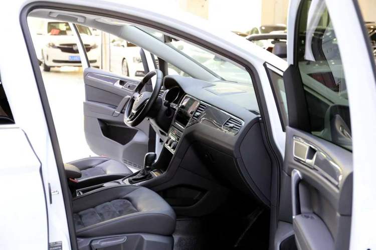 Used Volkswagen Golf Sportsvan 2018 230TSI Automatic Luxury Model
