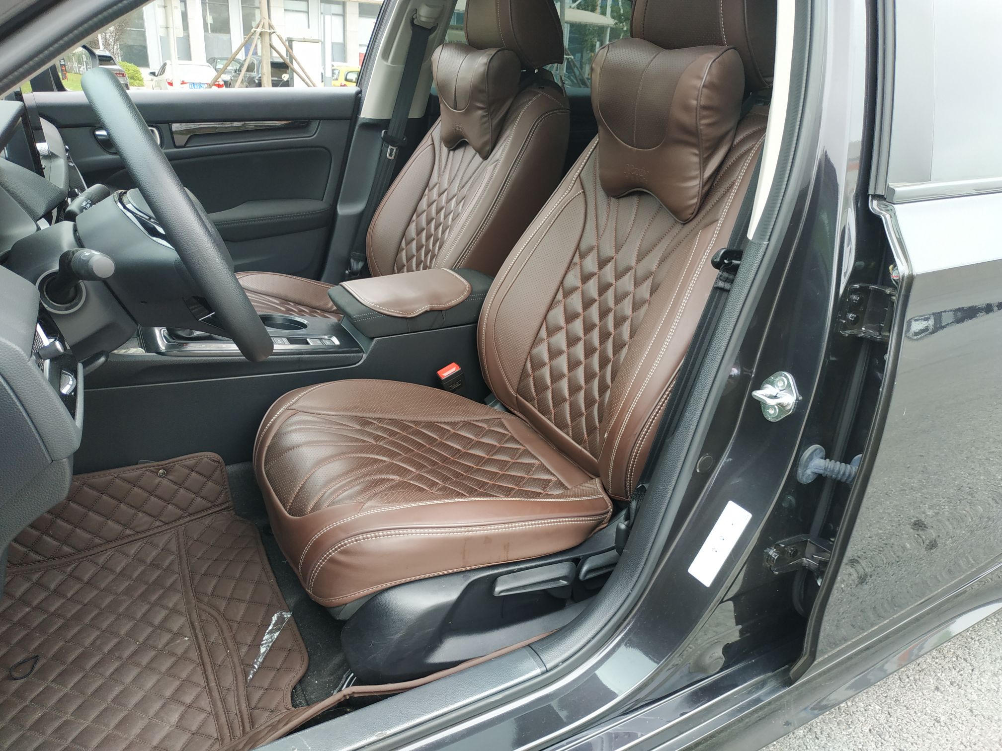 Переднее сиденье в автомобиле