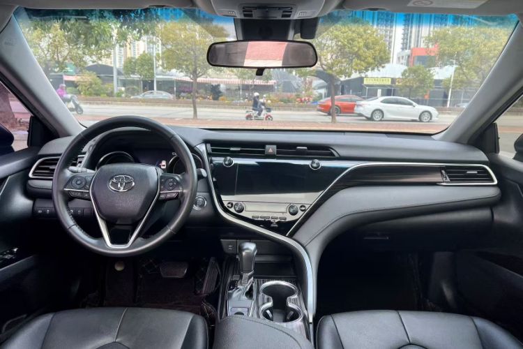 Used Toyota Camry 2021 2.0G Luxury Edition
