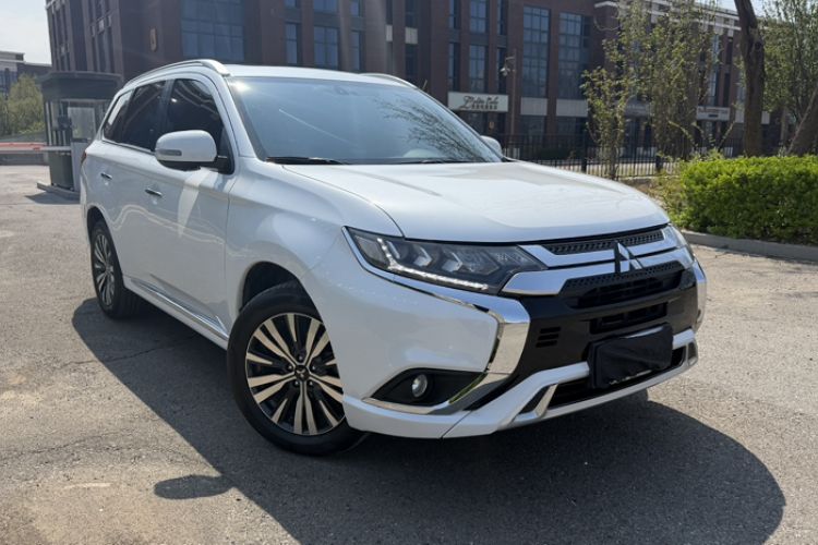 Used Mitsubishi Outlander 2021 2.4L 4x4 Zhi Xiang Edition 7 Seats
