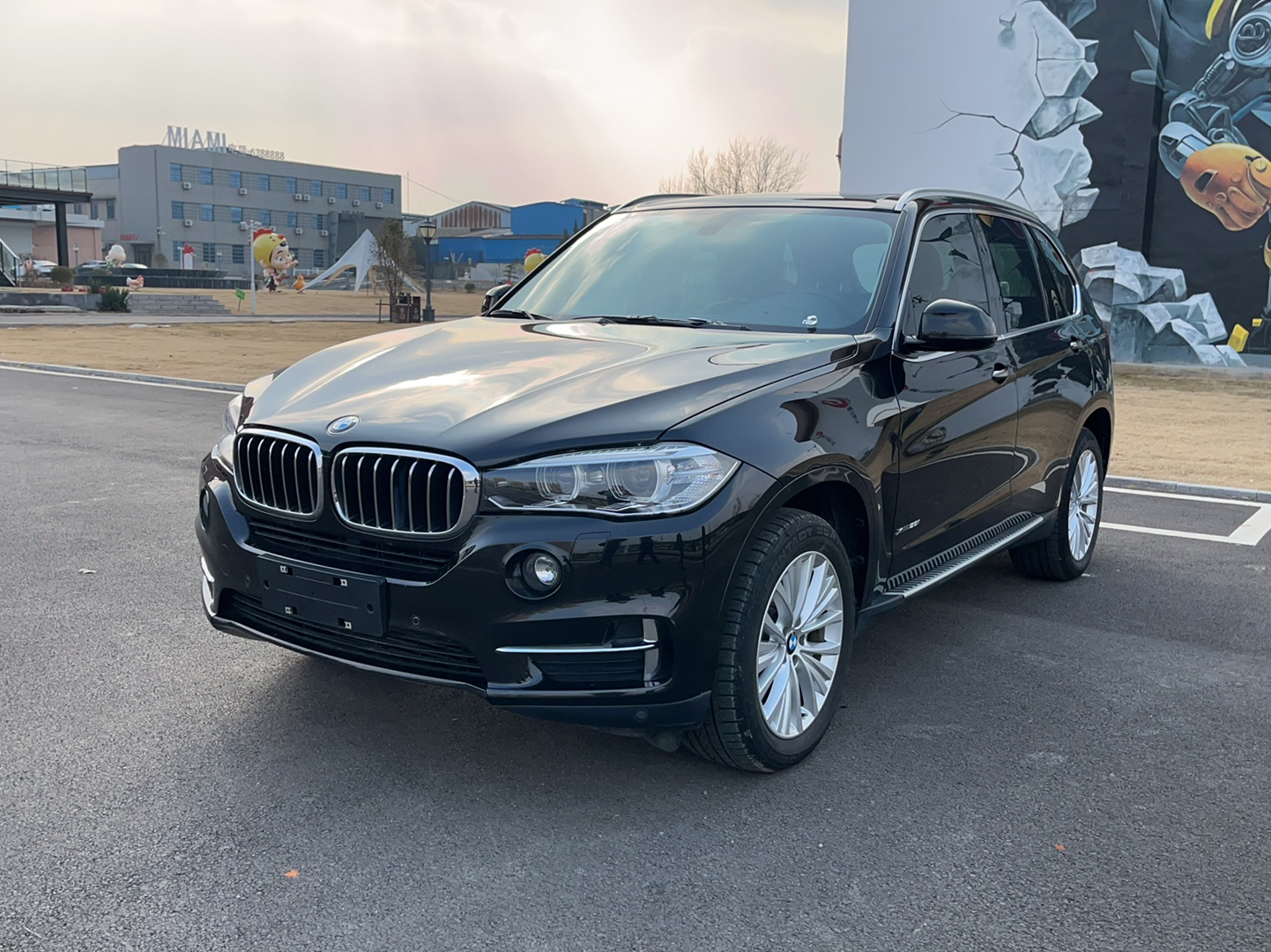 تحت مقدمة السيارة