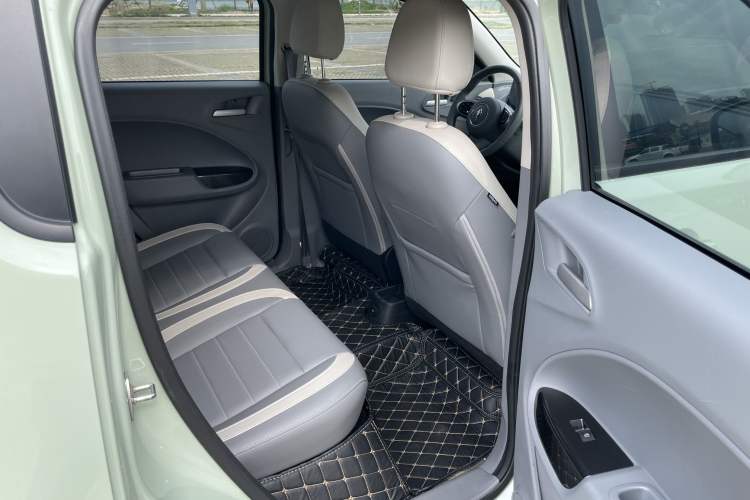 Used ORA White Cat 2022 Xiaoyue Mao Edition 360 km Luxury Model Lithium NMC