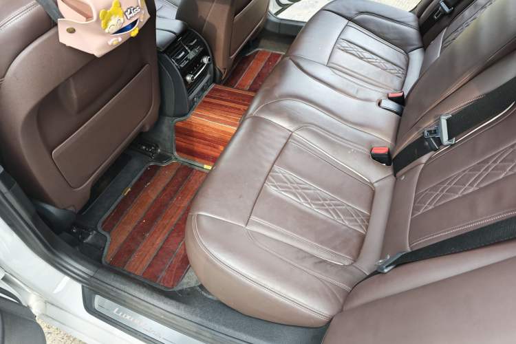 Used BMW 5 Series 2018 Facelifted 530Li Luxury Edition Premium Package Interior 3