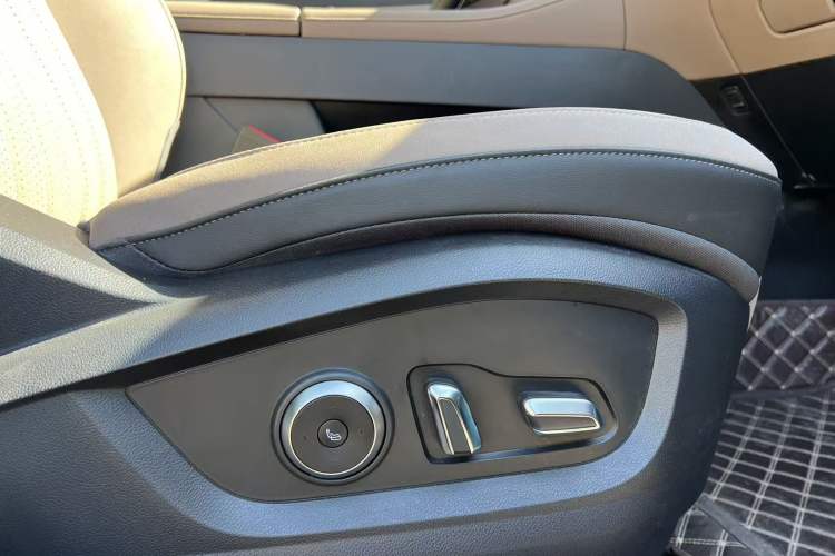 Used Chery Tiggo 8 PLUS C-DM 2025 1.5T 116 km Prestige Version 5 Seats
