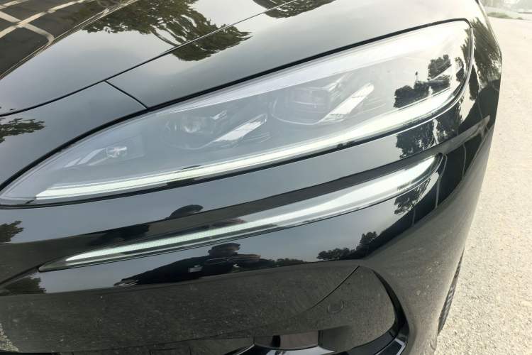 Used Denza Z9GT 2024 1100 Four-Wheel Drive Ultra Version Left Front Headlight