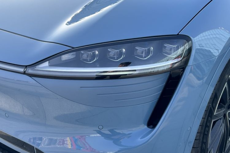 Used Hima Luxeed R7 2024 All-Electric 667 km Max