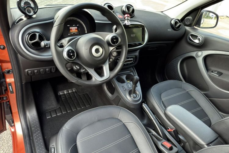 Used smart forfour 2016 0.9T 66 kW Pioneer Edition