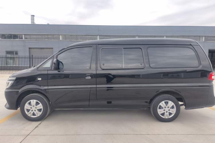 Used FORTHING Lingzhi 2023 M5L 1.6L Comfort 9-Seater Exterior 11