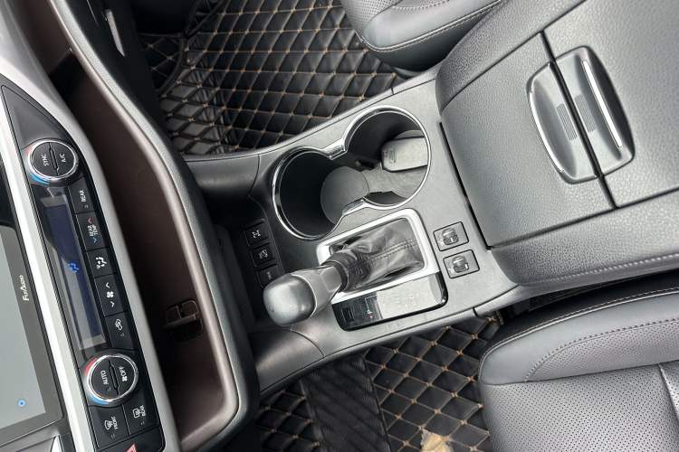 Used Toyota Highlander 2018 2.0T Four-Wheel Drive Luxury Version 7 Seats China VI Standard
