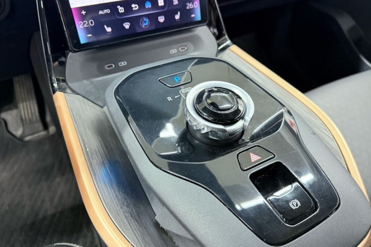 Used Toyota bZ3 2023 616 km Long-Range PRO Gear Lever