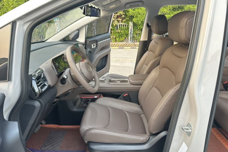 Used Wuling Starlight 730 2025 Model Pure Electric 500km Luxury Edition