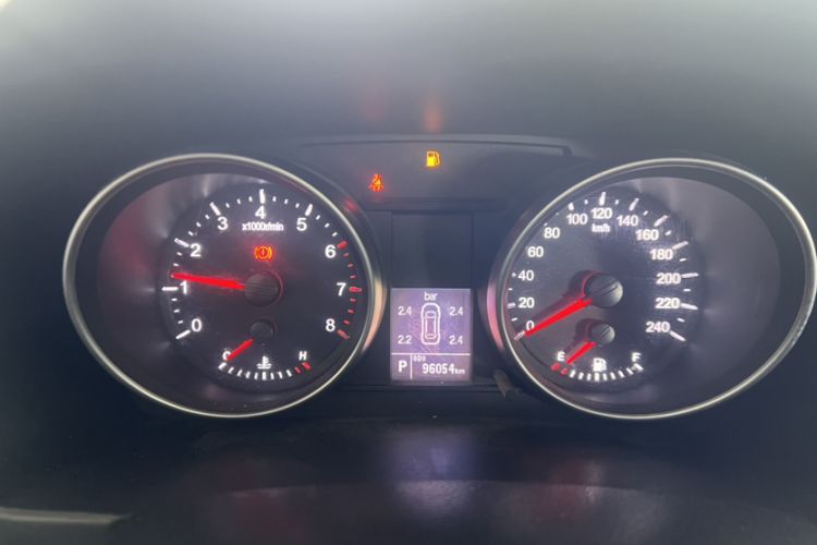 Used Haval H6 2013 Upgraded Model 2.4L Automatic Two-Wheel Drive Elite Version