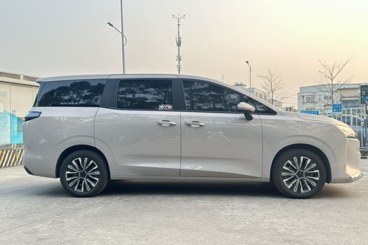 Used Wuling Starlight 730 2025 Model Pure Electric 500km Luxury Edition