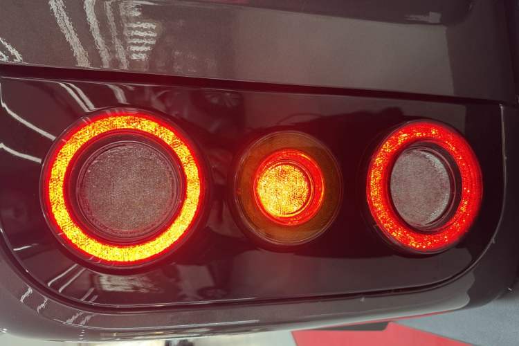 Used 212 T01 2024 2.0T Explorer
