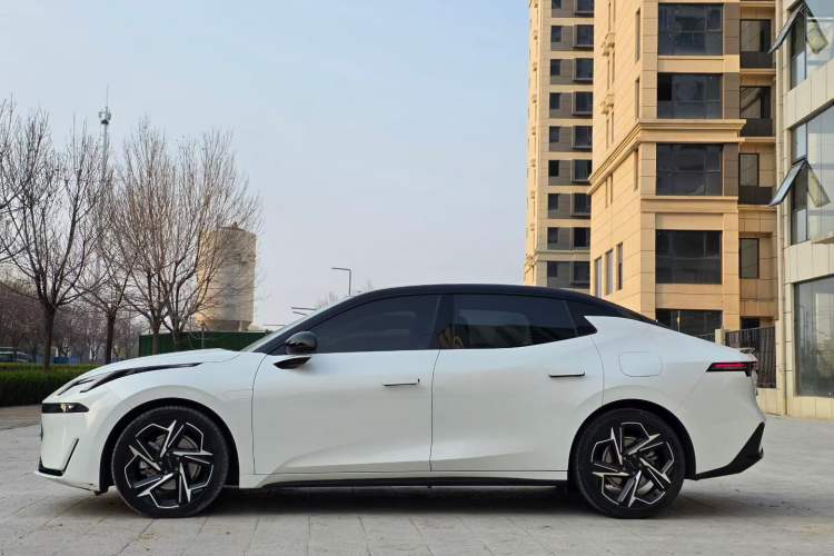 Used Lynk & Co 07 2024 EM-P 126 Long-Range Halo
