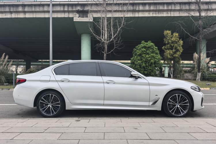 Used BMW 5 Series 2021 Facelifted 530Li Leading Edition M Sport Package
