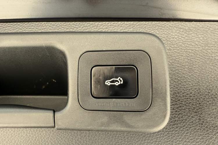 Used GAC Trumpchi GS8 2022 Linghang Series 2.0 TGDI Two-Wheel-Drive Luxury Smart Connectivity Version (7 Seats)