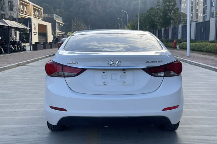 Used Hyundai Elantra (5th Generation / Langdong) 2016 1.6L Automatic Smart Version
