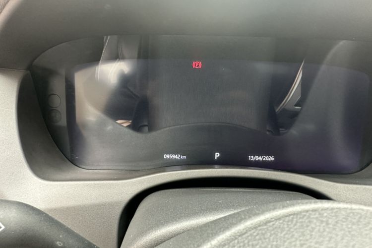 Used Jaguar XEL 2020 2.0T 200 PS Agent Exclusive Edition Odometer Close Up