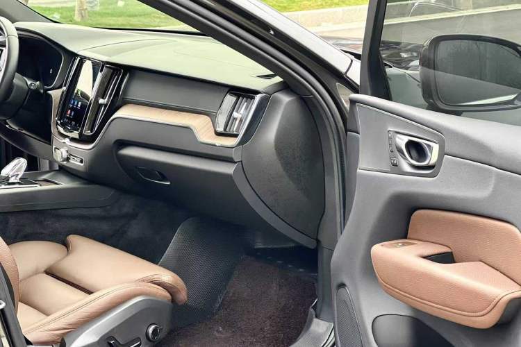 Used Volvo XC60 2022 B5 4x4 Smart Luxury Edition
