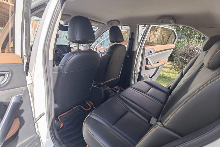 Used Dongfeng Aeolus AX4 2017 1.6L Manual ChaoShang Model
