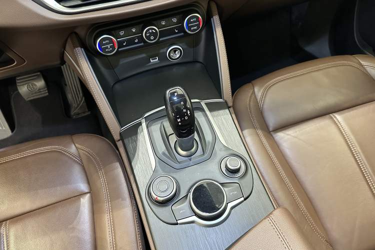 Used Alfa Romeo Stelvio 2017 2.0T 200HP Luxury Edition
