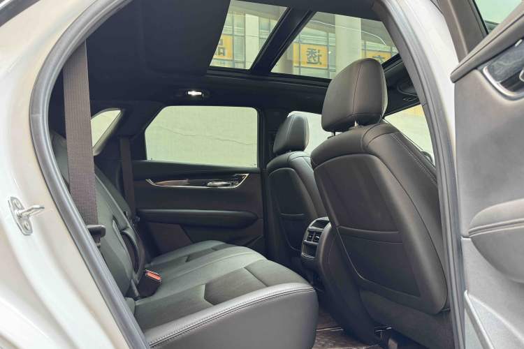 Used Cadillac XT5 2022 2.0T Two-Wheel Drive Luxury Version Interior 6