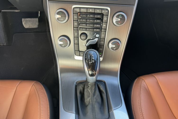 Used Volvo V60 2015 T5 Zhiya Edition
