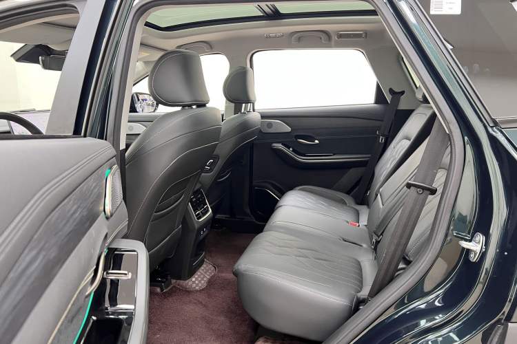 Used JETOUR Shanhai L9 2024 1.5TD 2DHT Max 7-Seater
