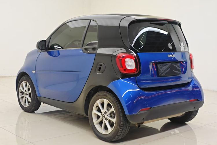 Used smart fortwo 2015 1.0L 52 kW hardtop Dynamic version