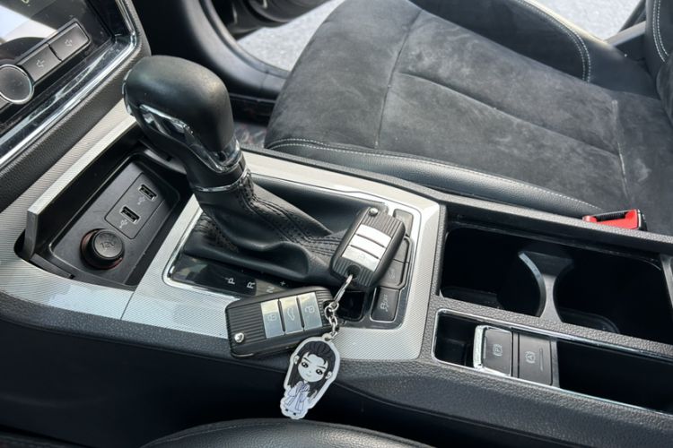 Used Roewe RX5 New Energy 2017 eRX5 50T Hybrid Connected Prestige Flagship Edition
