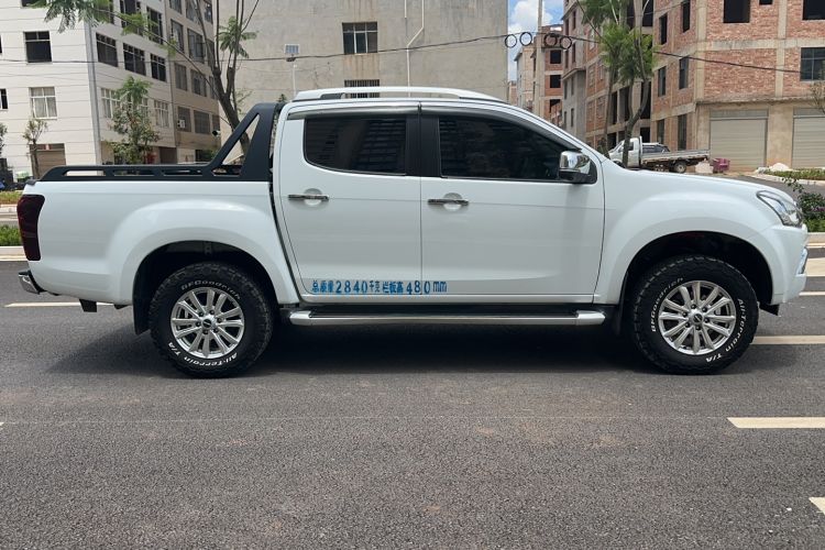 Used Isuzu D-MAX 2020 1.9T 4x4 Automatic Luxury Edition China VI Standard RZ4E Hi-Power