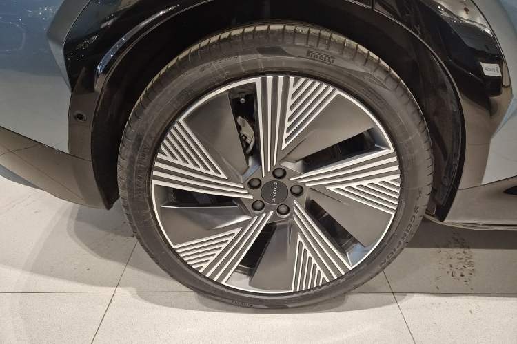 Used Lynk & Co 08 EM-P 2023 220km All-Wheel-Drive Performance Halo
