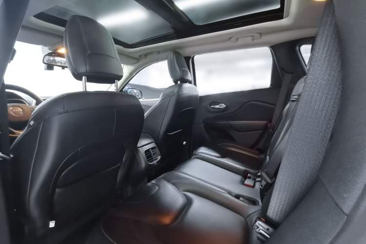 Used Jeep Cherokee 2016 2.4L Leading Edition