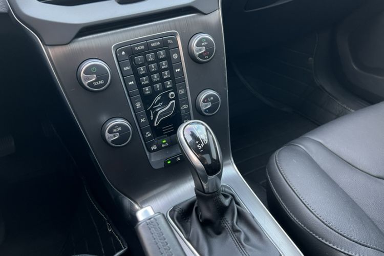 Used Volvo V40 2016 T3 Smart Luxury Edition
