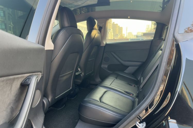 Used Tesla Model Y 2022 Long-Range All-Wheel-Drive Version