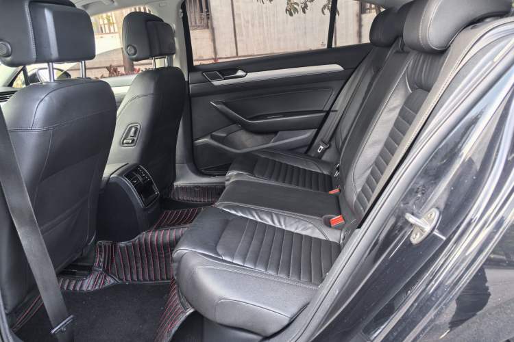 Used Volkswagen Magotan 2019 280TSI DSG Leading Model China VI Standard Interior 3