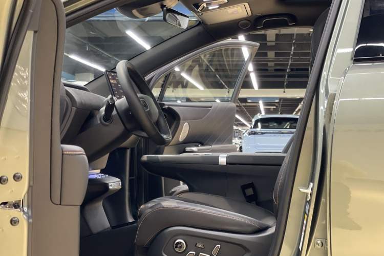 Used CHANGAN NEVO E07 2025 Extended-Range Two-Wheel Drive 39 kWh Max Intelligent Driving Version
