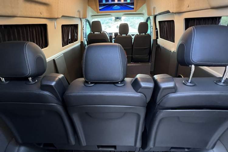 Used Ford Transit 2023 2.0T Diesel Automatic Multi-Purpose Commercial Vehicle Mid-Frame Mid-Roof 5/6 Seats Exterior 9