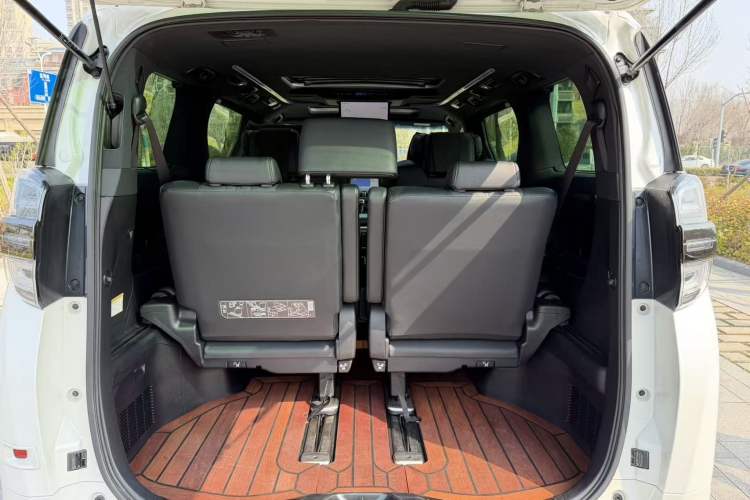 Used Toyota Vellfire 2023 Crown Dual-Engine 2.5L HV Ultimate Edition