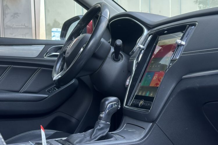 Used Roewe RX5 2017 20T Two-Wheel Drive Automatic Internet Elite Edition
