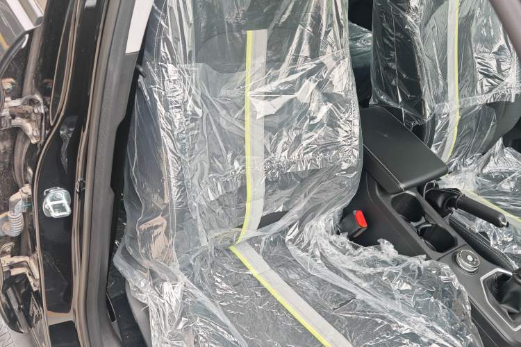 Used Sinotruk BOLDEN 2024 Commercial 2.0T Manual Diesel 4x4 Long Wheelbase Youth Edition