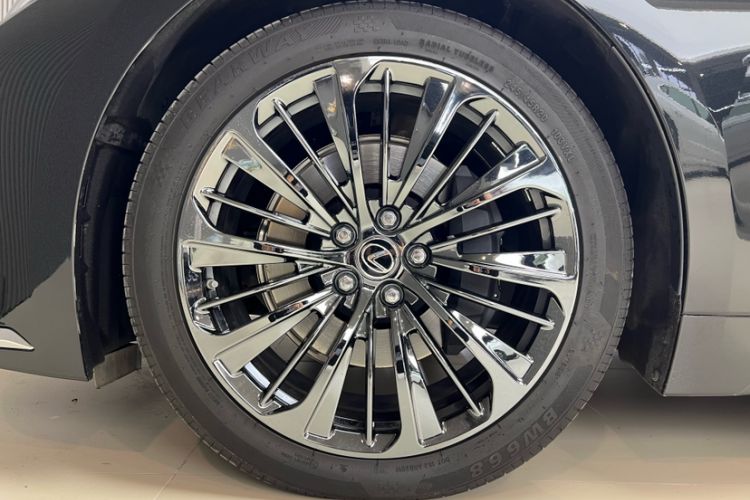 Used Lexus LS 2021 500h Luxury Edition
