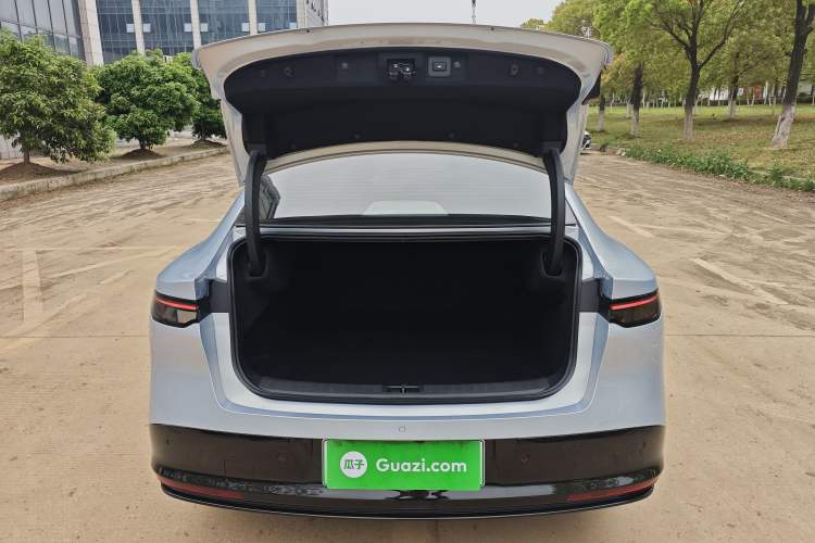 Used Nissan N7 2025 625 Max Trunk