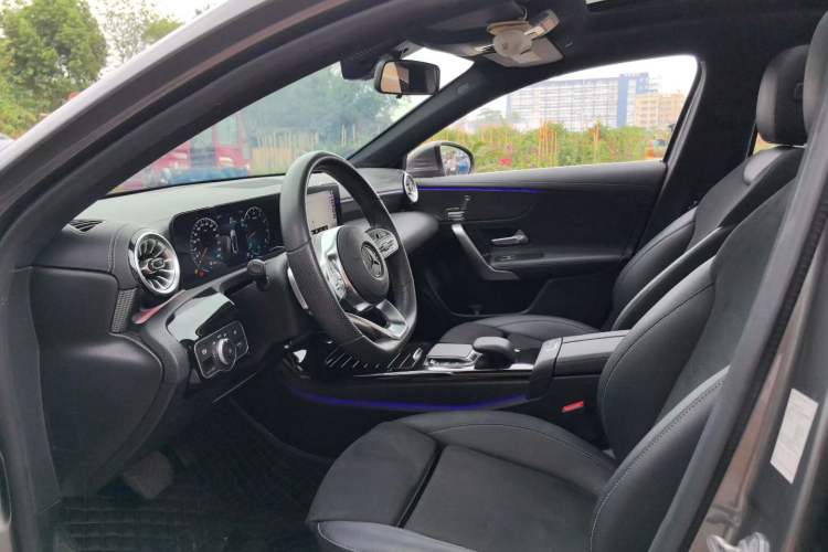 Used Mercedes-Benz A-Class 2022 Revised Version A 200 L Sport Sedan Fashionable Style Interior 3