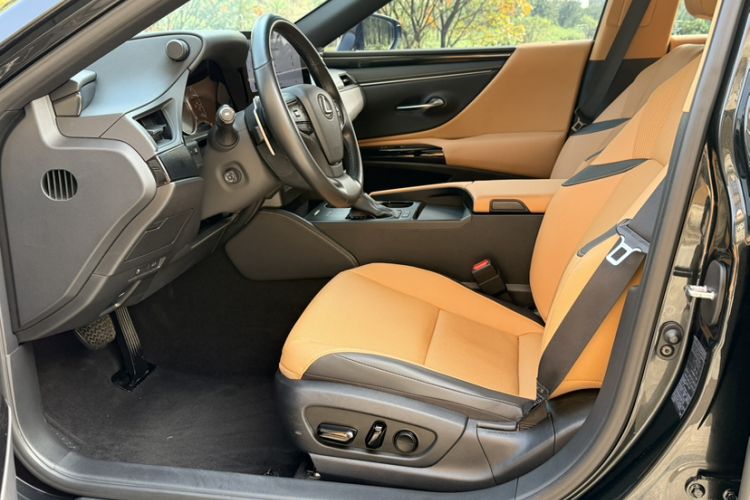 Used Lexus ES 2023 200 Excellence Edition