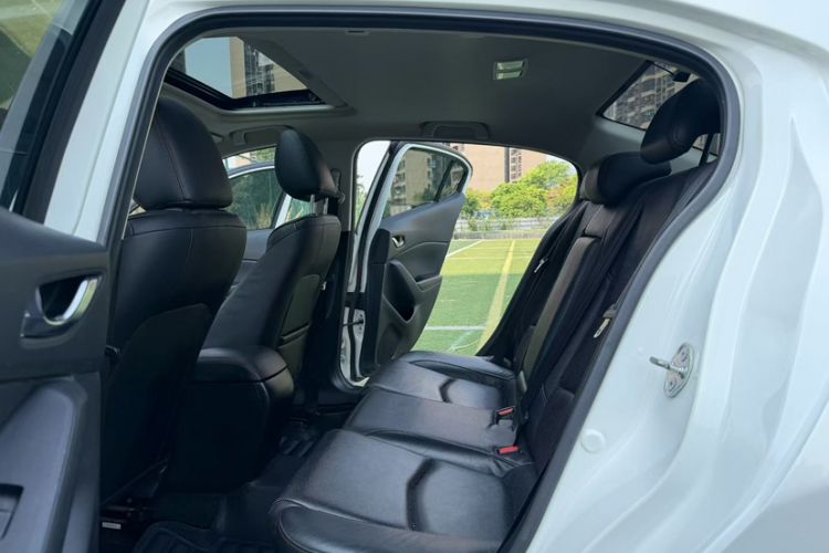 Used Mazda Mazda 3 Axela 2016 Sedan 2.0L Automatic Sport Model