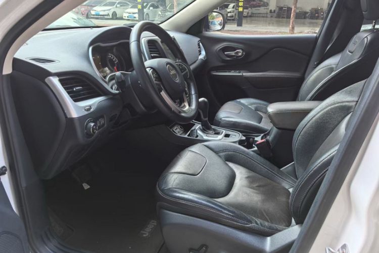 Used Jeep Cherokee 2017 2.0L Superior Edition