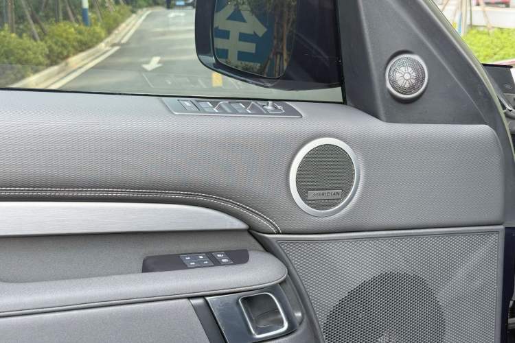 Used Land Rover Discovery 2023 Restyled 360 PS R-Dynamic SE