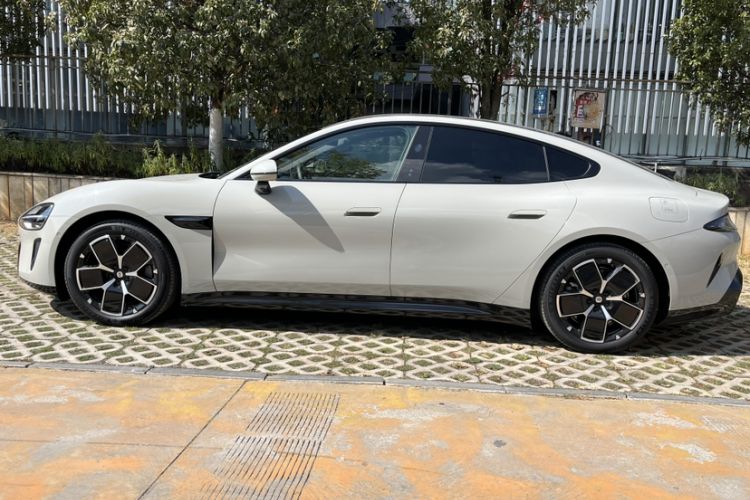 Used Xiaomi Auto SU7 2024 Rear-Drive Standard Founder Edition
